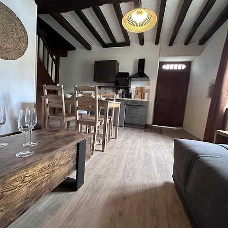 Sejour Inoubliable Au Coeur D'un Chateau Medieval Avec Piscine Et Activites En Famille - Fr-1-489-503 * Vicq (Allier)