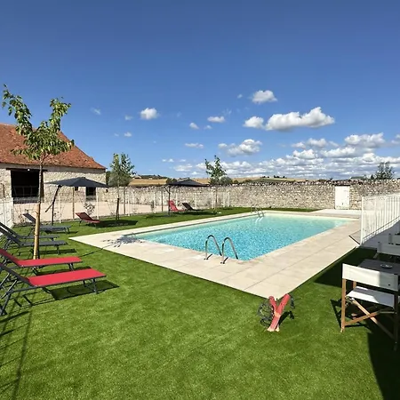 Sejour Inoubliable Au Coeur D'un Chateau Medieval Avec Piscine Et Activites En Famille - Fr-1-489-503