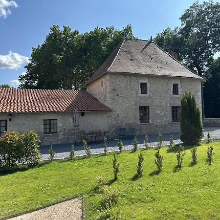 Sejour Inoubliable Au Coeur D'un Chateau Medieval Avec Piscine Et Activites En Famille - Fr-1-489-503 Holiday home Vicq (Allier)