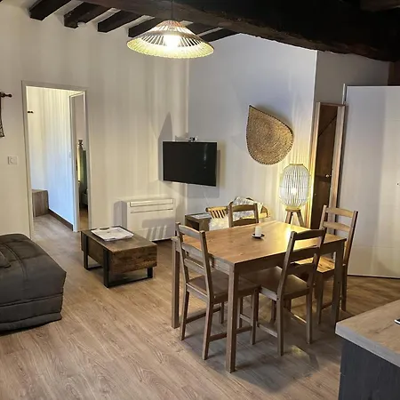 Sejour Inoubliable Au Coeur D'un Chateau Medieval Avec Piscine Et Activites En Famille - Fr-1-489-503 Holiday home Vicq (Allier)